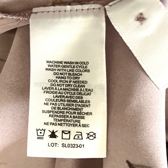 Hillary Radley-Floral Blouse in Mauve-Size XL - Picture 11 of 11